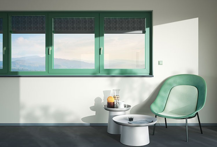 Le Corbusier voordeur -raam- groen raam met stoel