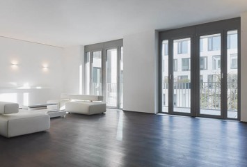 Barrierefreiheit-Wohnzimmer mit Fenstertueren