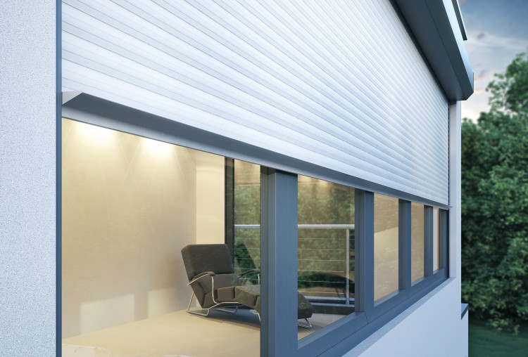 Smart Home-Rollladen Detailansicht halb geoeffnet